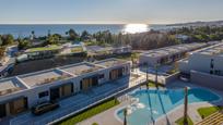 Piscina de Casa adosada en venda en Mijas amb Aire condicionat, Calefacció i Jardí privat