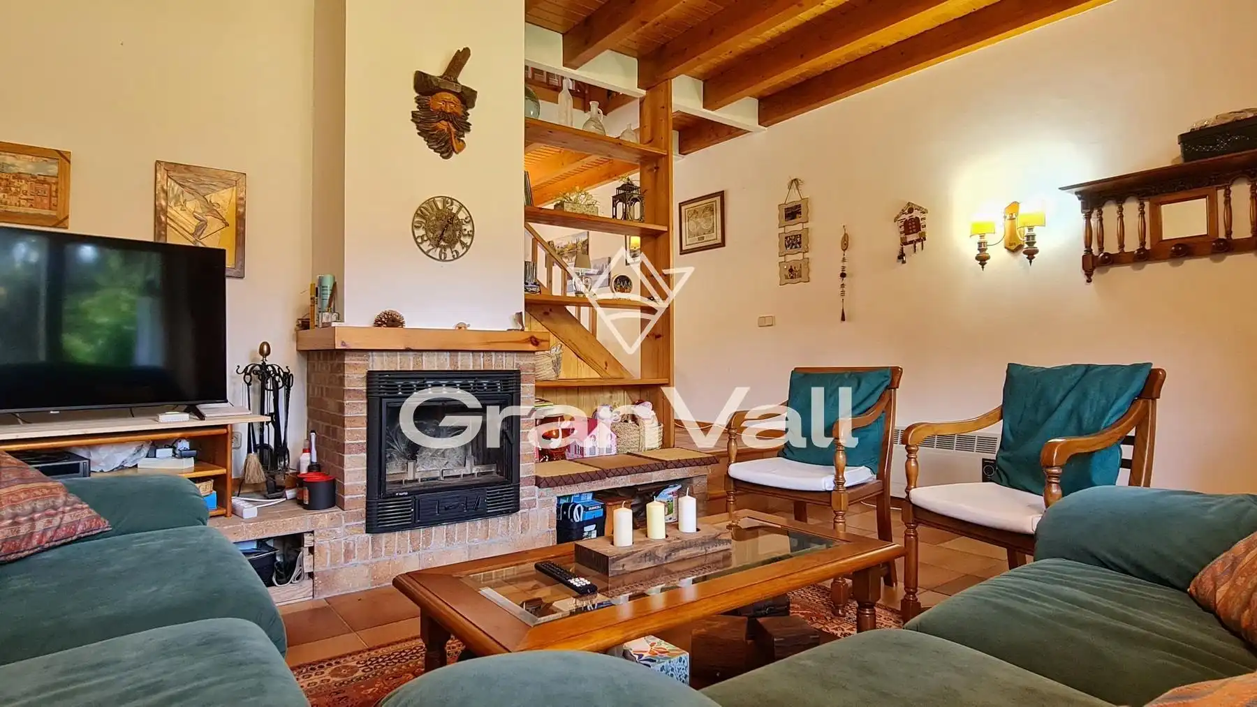 Sala d'estar de Casa adosada en venda en Puigcerdà amb Calefacció, Jardí privat i Parquet