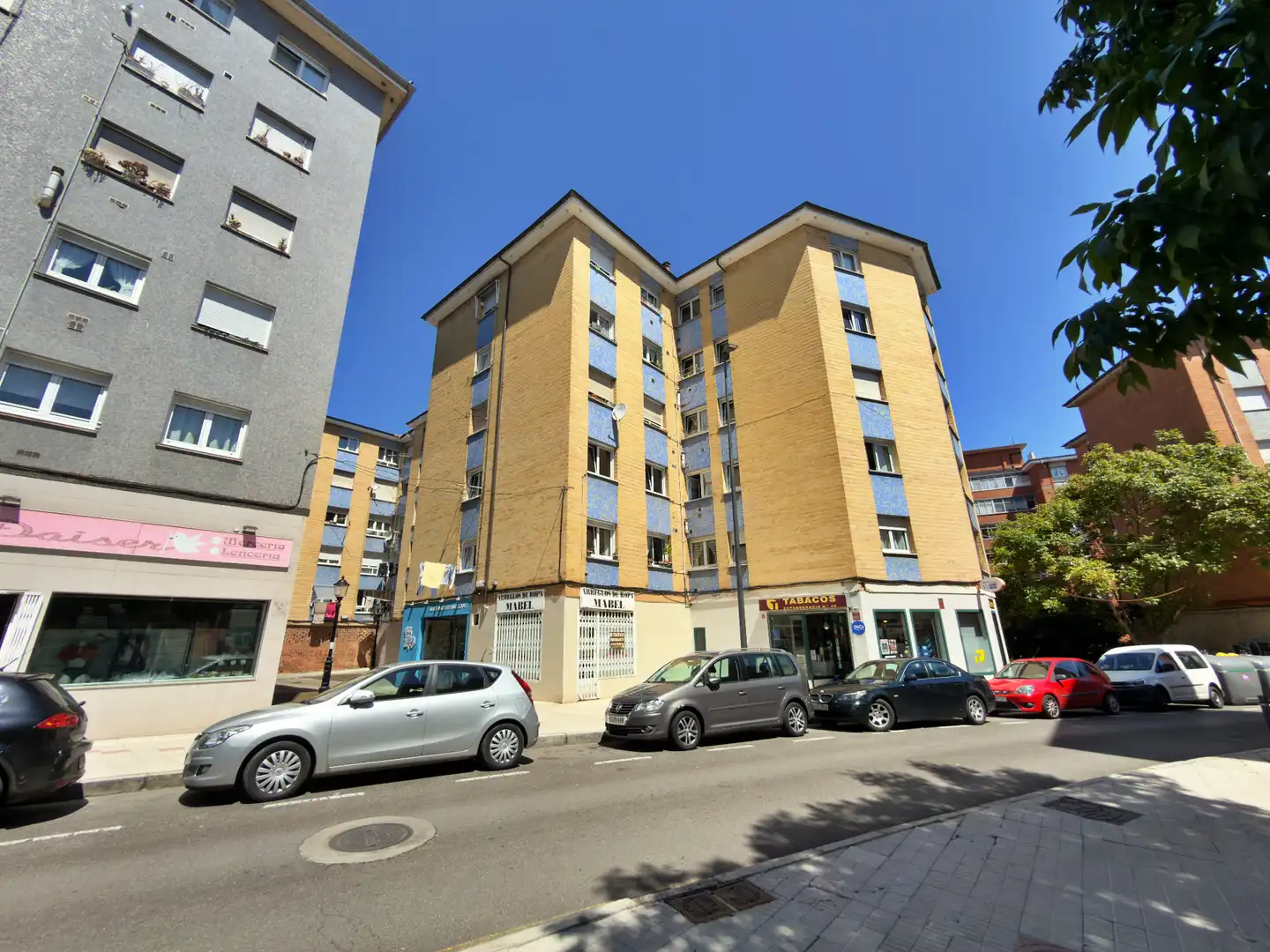 Vista exterior de Pis en venda en Gijón  amb Forn