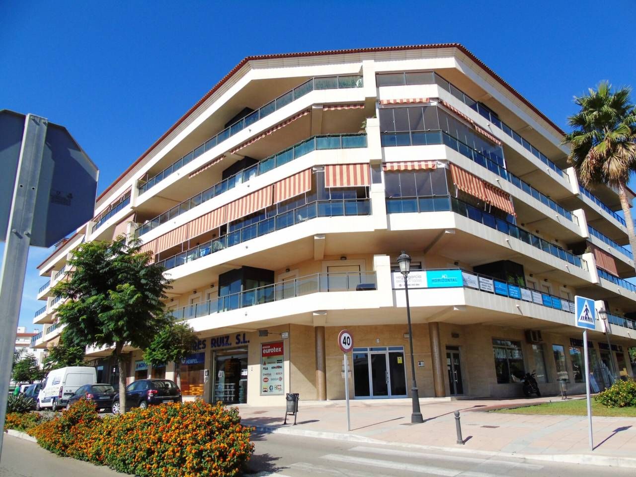 Vista exterior de Pis en venda en Manilva amb Aire condicionat, Calefacció i Terrassa