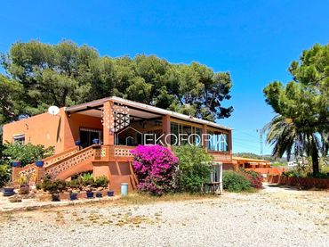 Casa con piscina en venta en Alfinach - Los Monasterios