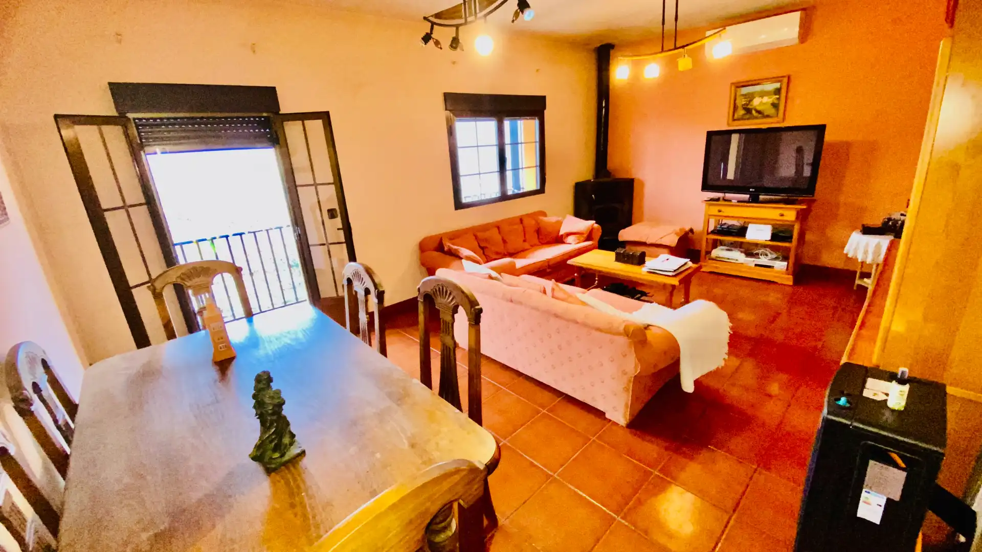 Sala d'estar de Casa o xalet en venda en Valdastillas amb Aire condicionat, Jardí privat i Terrassa