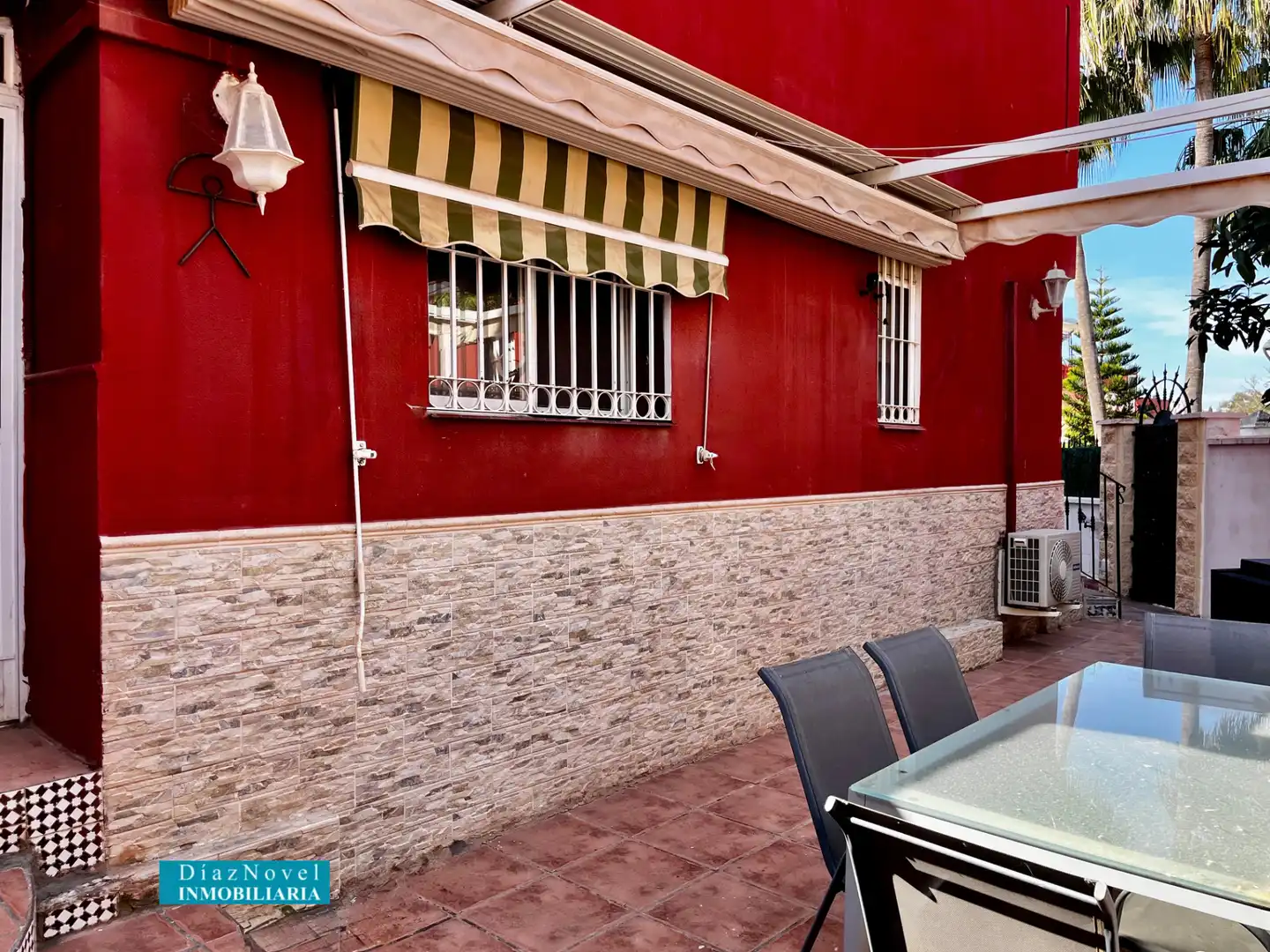 Terrasse von Einfamilien-Reihenhaus zum Verkauf in Vélez-Málaga mit Klimaanlage, Heizung und Parkett