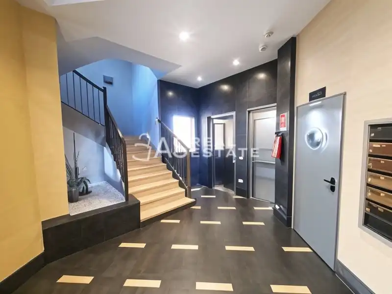 Flat for sale in Madrid  with Air Conditioner, Swimming Pool and Furnished