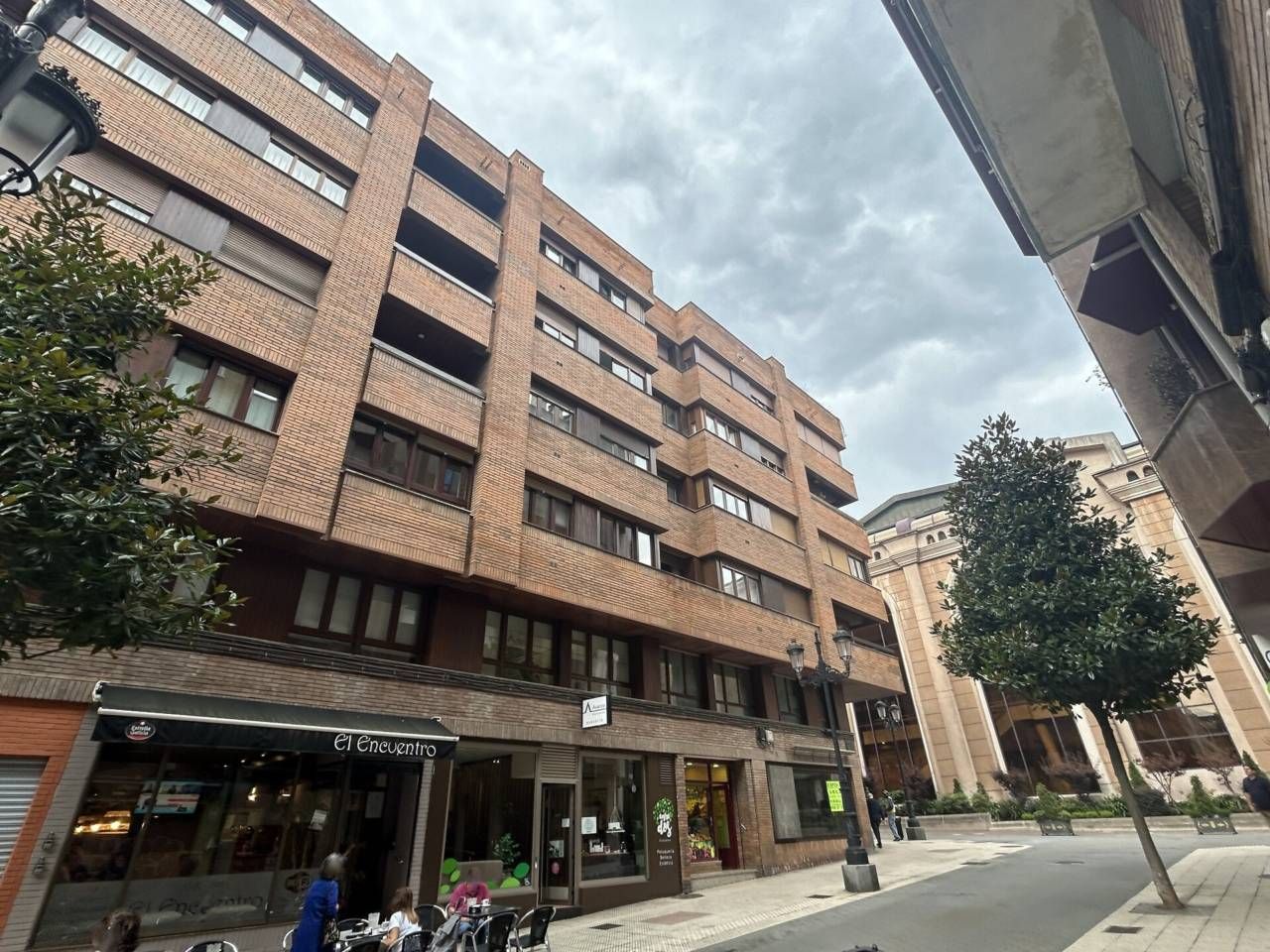 Vista exterior de Pis en venda en Oviedo  amb Calefacció i Parquet