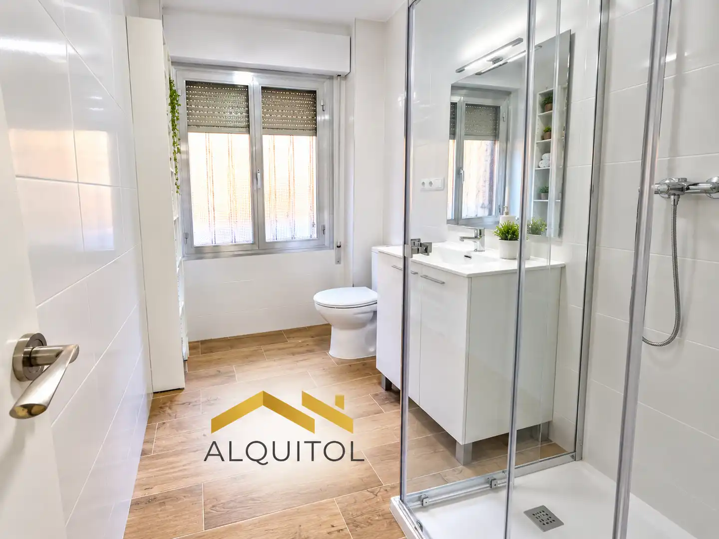 Bathroom of Flat for share in Toledo  with Heating, Parquet flooring and Washing machine