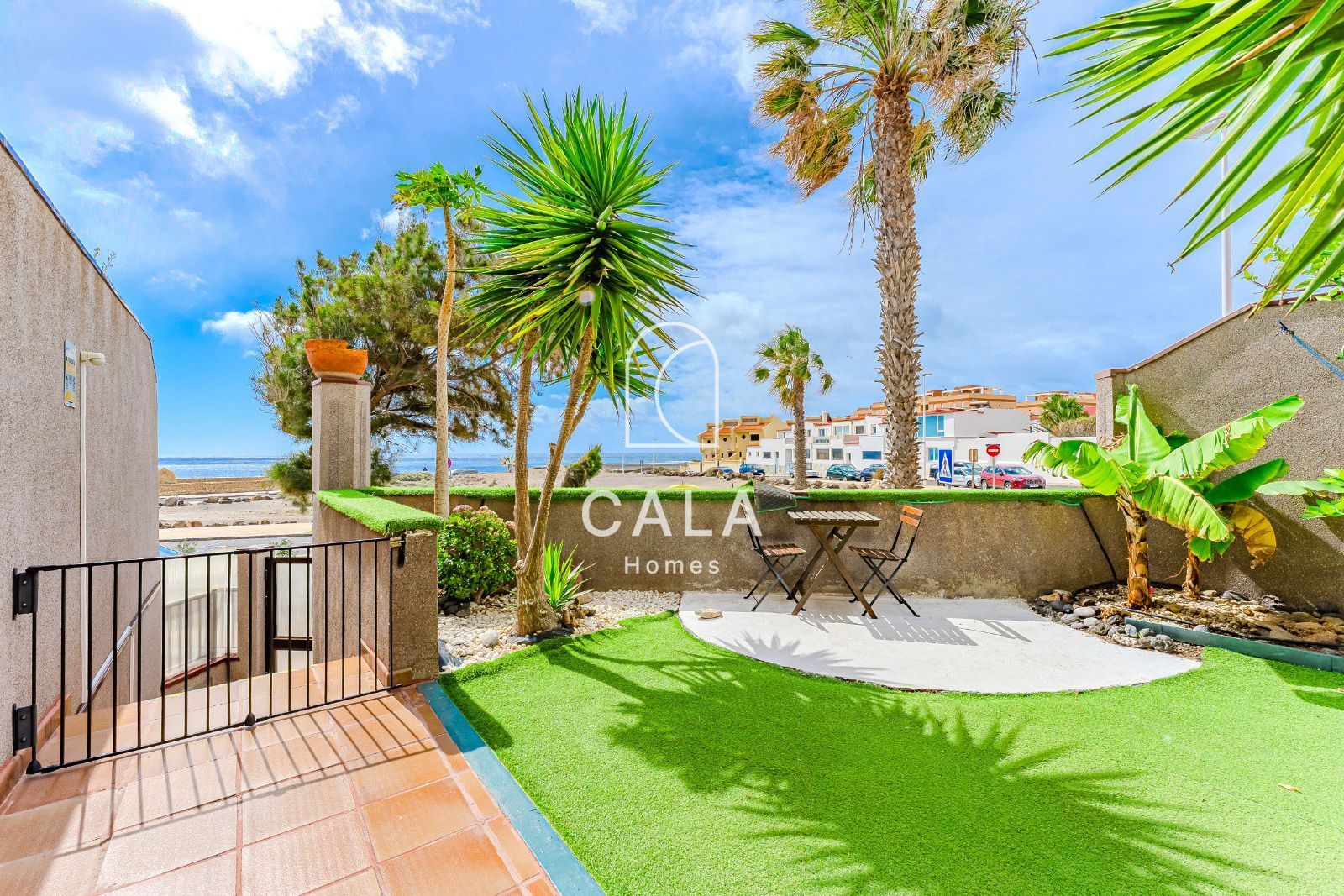 Terrassa de Casa adosada en venda en Granadilla de Abona amb Jardí privat, Terrassa i Moblat
