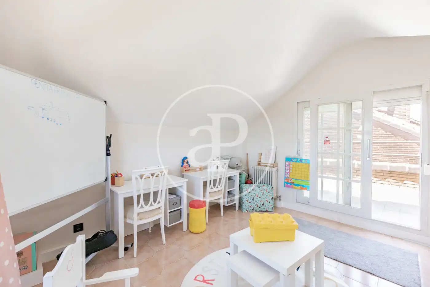 Sala de estar de Casa adosada de alquiler en Las Rozas de Madrid con Aire acondicionado, Calefacción y Jardín privado