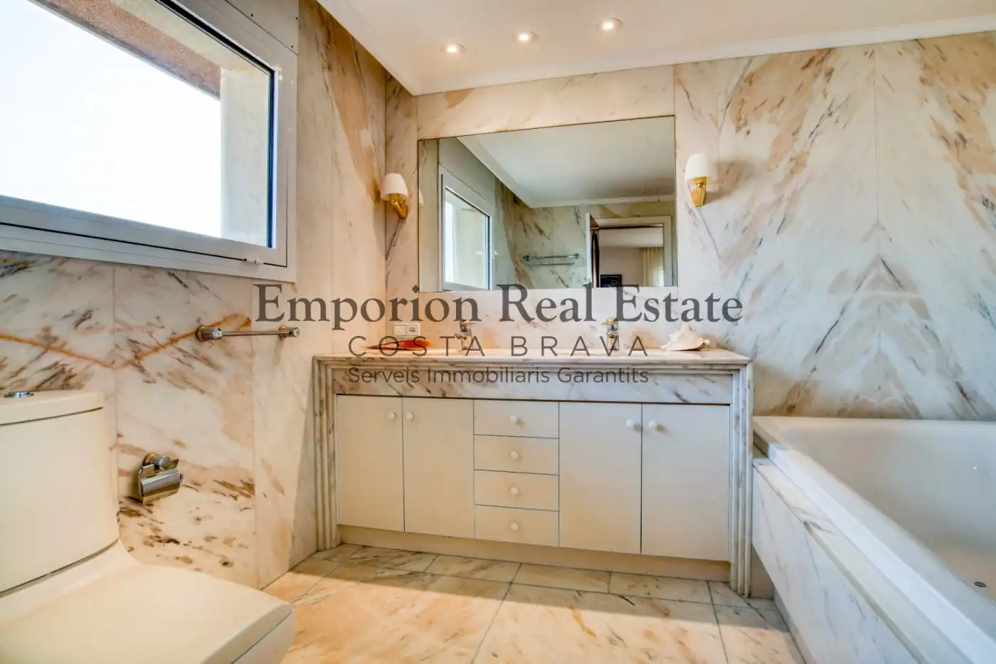 Bathroom of Flat for rent in Palamós  with Air Conditioner, Terrace and Furnished