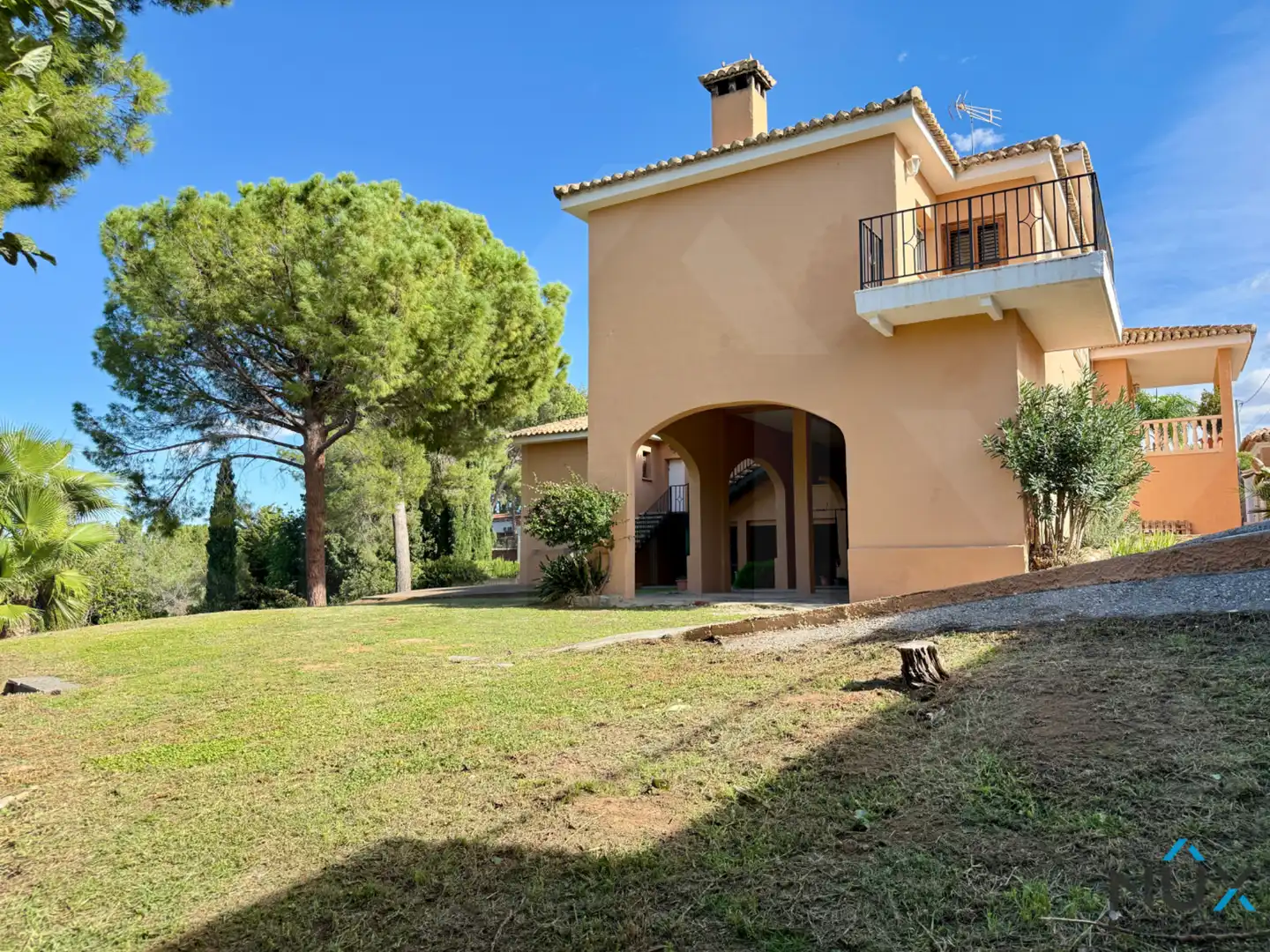 Vista exterior de Casa o xalet en venda en Riba-roja de Túria amb Aire condicionat, Calefacció i Jardí privat