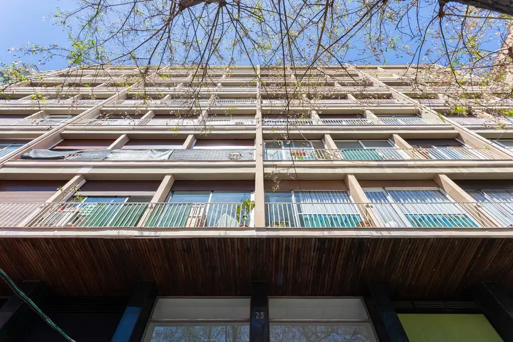 Vista exterior de Apartament en venda en Barcelona amb Aire condicionat, Parquet i Balcó