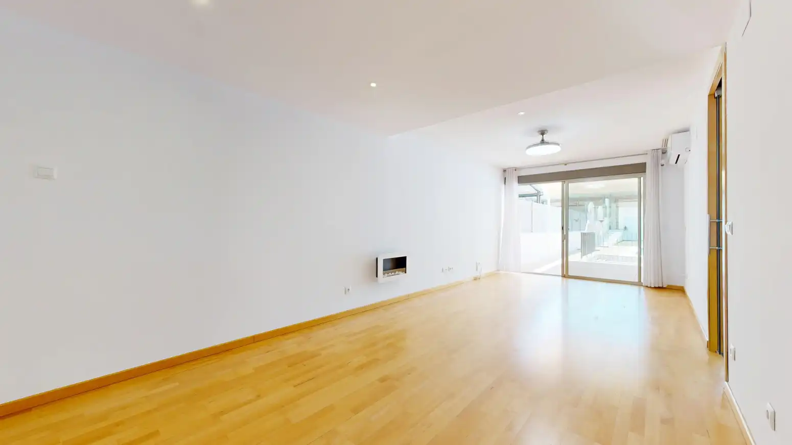 Sala d'estar de Casa adosada en venda en Torrent amb Aire condicionat, Calefacció i Parquet
