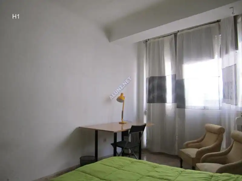 Habitación de Piso de alquiler en Granada con Aire acondicionado, Calefacción y Amueblado