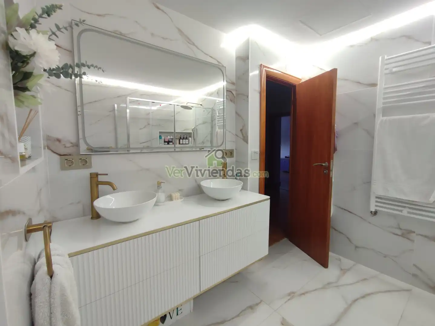 Bathroom of Houses for sale in Vallirana, Barcelona