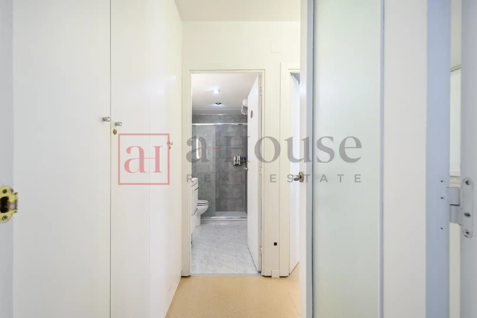 Bathroom of Flat for sale in Barcelona  with Air Conditioner, Heating and Terrace