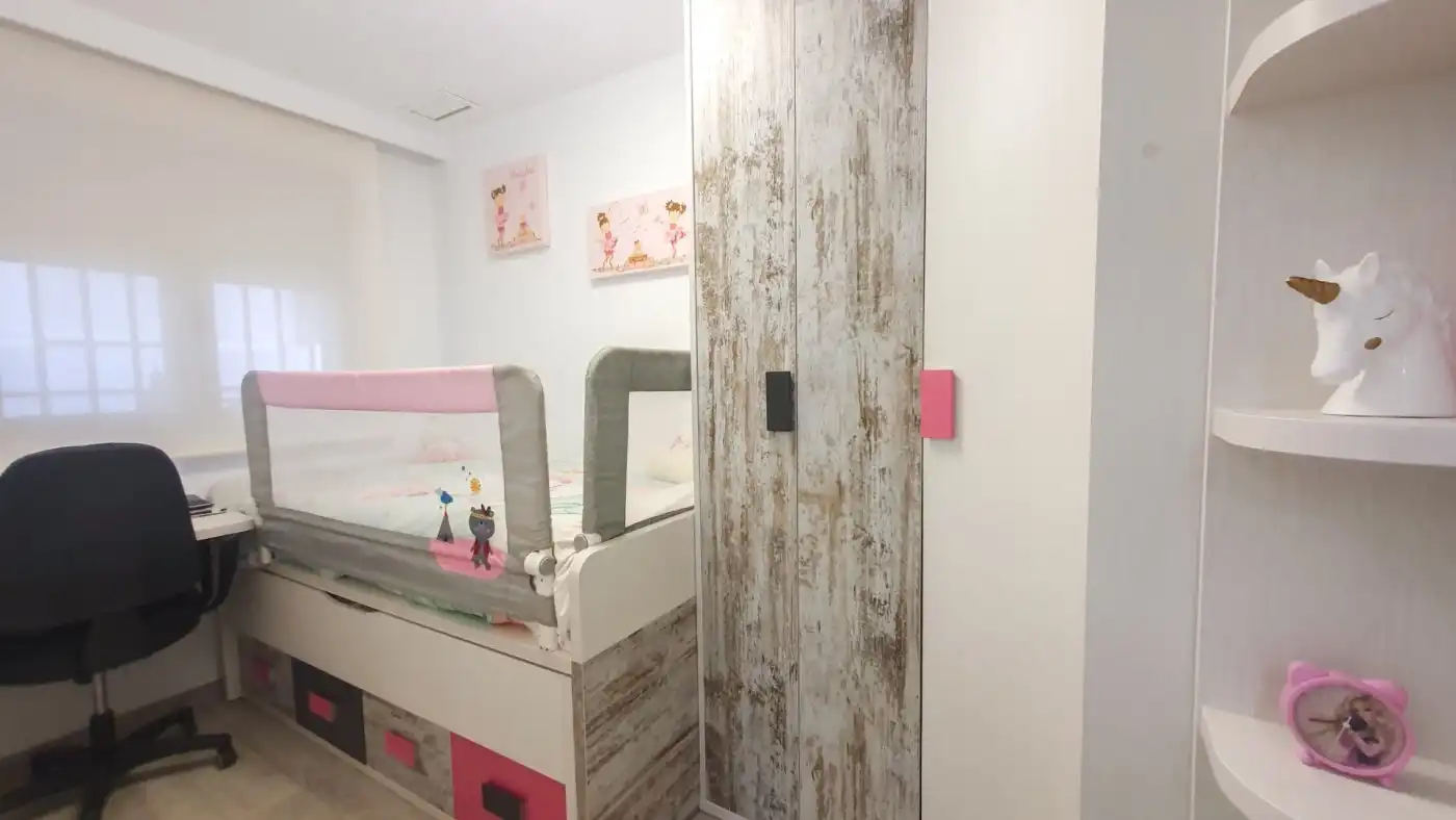 Dormitori de Pis en venda en Elche / Elx amb Aire condicionat, Calefacció i Jardí privat