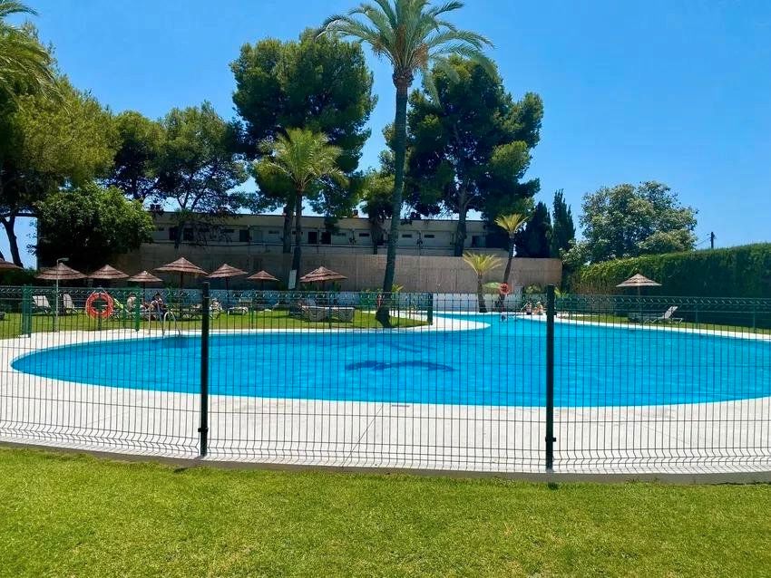 Piscina de Pis de lloguer en Marbella amb Aire condicionat, Terrassa i Moblat