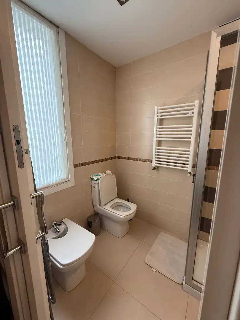 Badezimmer von Wohnung zur Miete in Bilbao  mit Heizung, Möbliert und Ofen