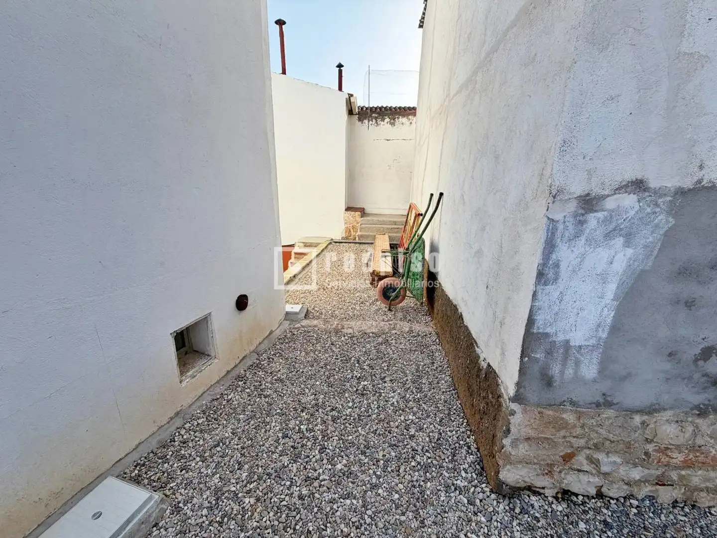 Exterior view of Houses for sale in Chiloeches  with Heating, Terrace and Furnished