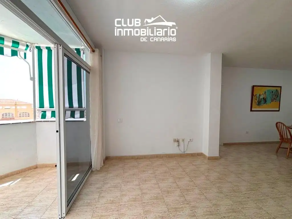 Vista exterior de Pis de lloguer en Adeje amb Terrassa, Moblat i Piscina comunitària
