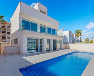 Vista exterior de Casa o xalet en venda en Guardamar del Segura amb Terrassa, Piscina i Alarma