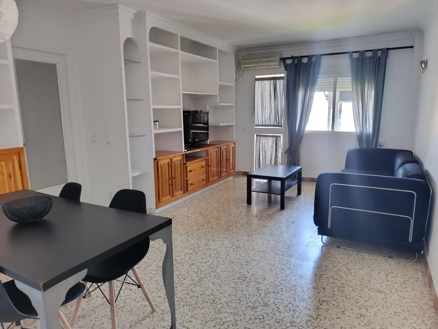 Sala de estar de Piso de alquiler en Dos Hermanas con Aire acondicionado, Terraza y Amueblado