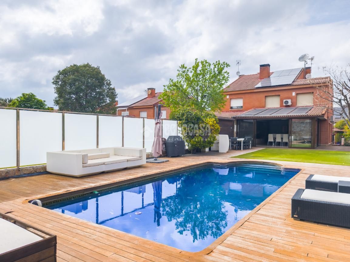 Piscina de Casa adosada en venda en Rivas-Vaciamadrid amb Aire condicionat, Jardí privat i Piscina