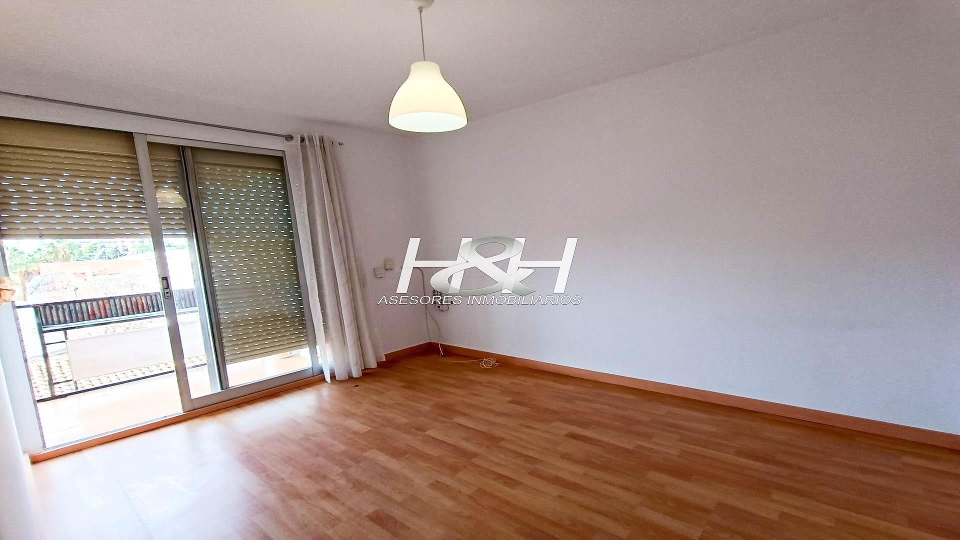 Piso en venta en Burjassot con Balcón