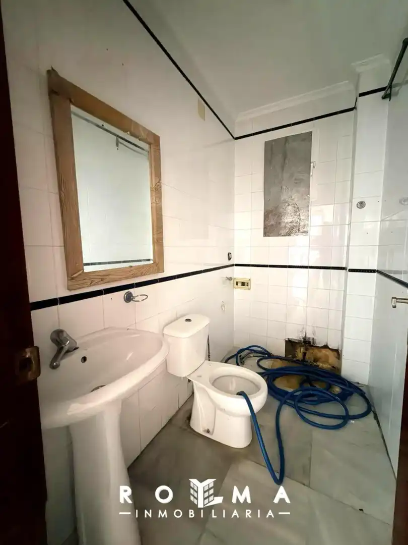 Baño de Casa adosada en venta en Dos Hermanas con Terraza y Trastero