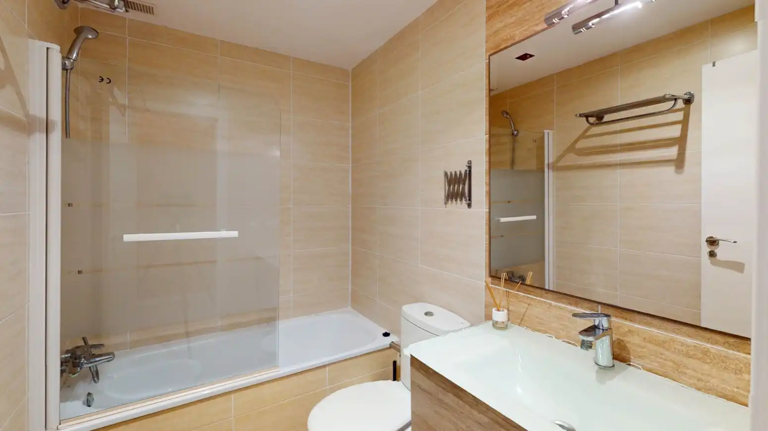 Baño de Piso en venta en Valencia con Calefacción, Terraza y Trastero