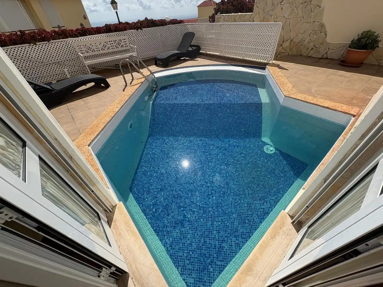 Swimming pool of Houses for sale in Candelaria