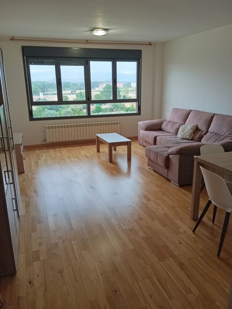 Sala de estar de Apartamento en venta en  Logroño con Calefacción, Parquet y Amueblado