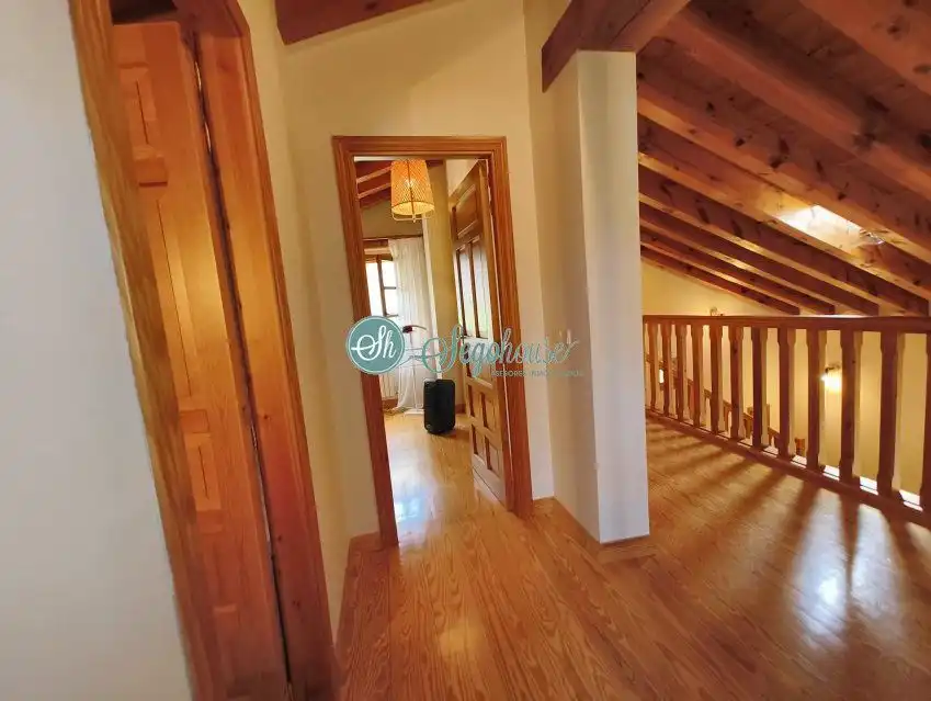 Casa o chalet en venta en Palazuelos de Eresma con Calefacción, Terraza y Amueblado