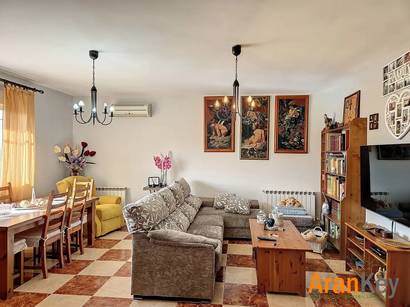 Sala d'estar de Casa o xalet en venda en Colmenar de Oreja amb Aire condicionat, Calefacció i Jardí privat
