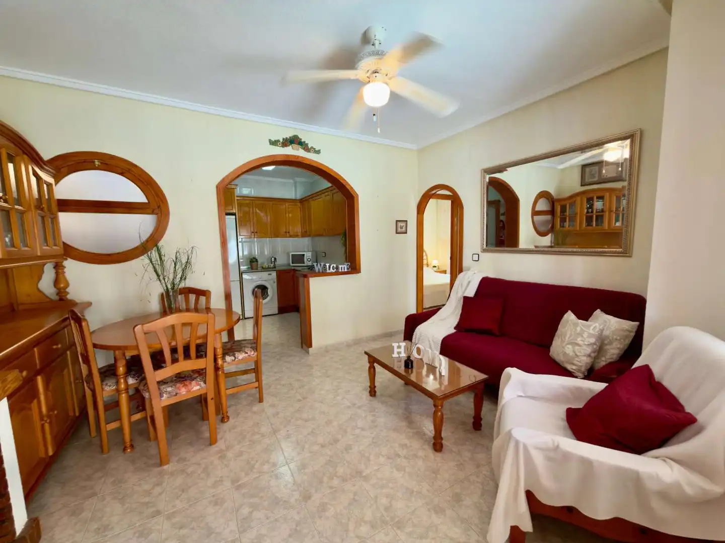 Sala d'estar de Casa o xalet en venda en Torrevieja amb Traster, Piscina i Moblat