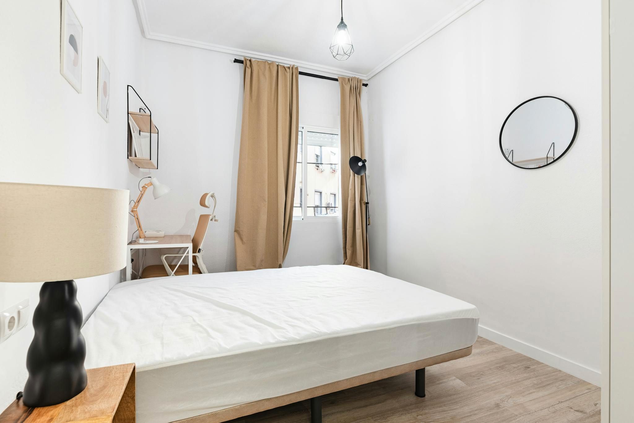 Bedroom of Flat to share in  Valencia Capital  with Heating, Furnished and Washing machine
