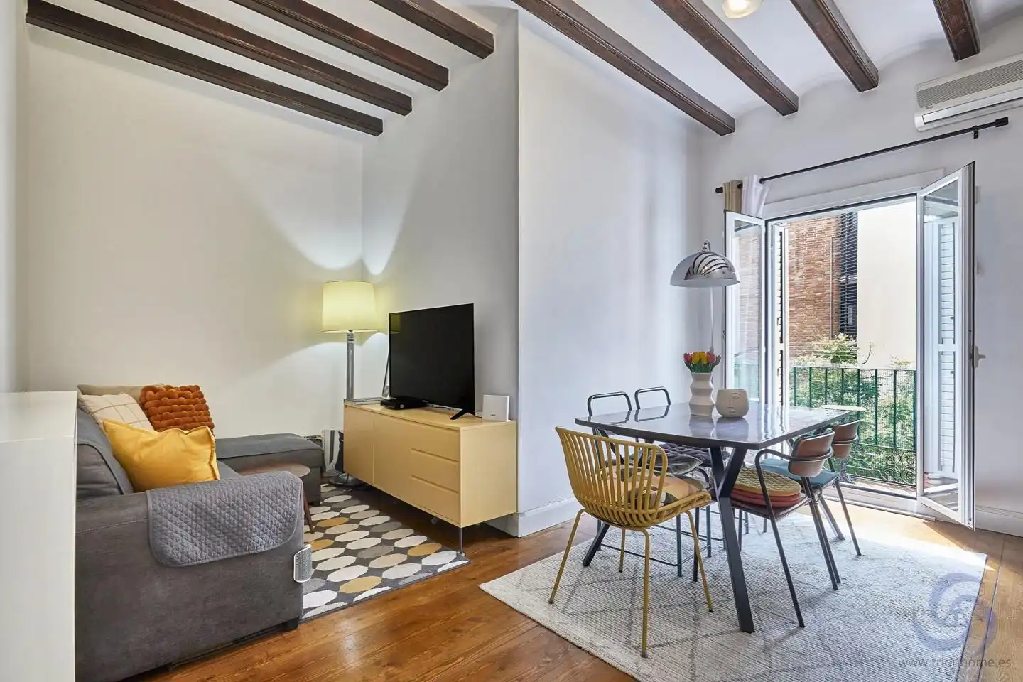 Sala d'estar de Pis en venda en Barcelona amb Aire condicionat i Terrassa