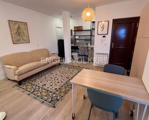 Sala d'estar de Apartament de lloguer en  Madrid Capital amb Aire condicionat, Calefacció i Parquet