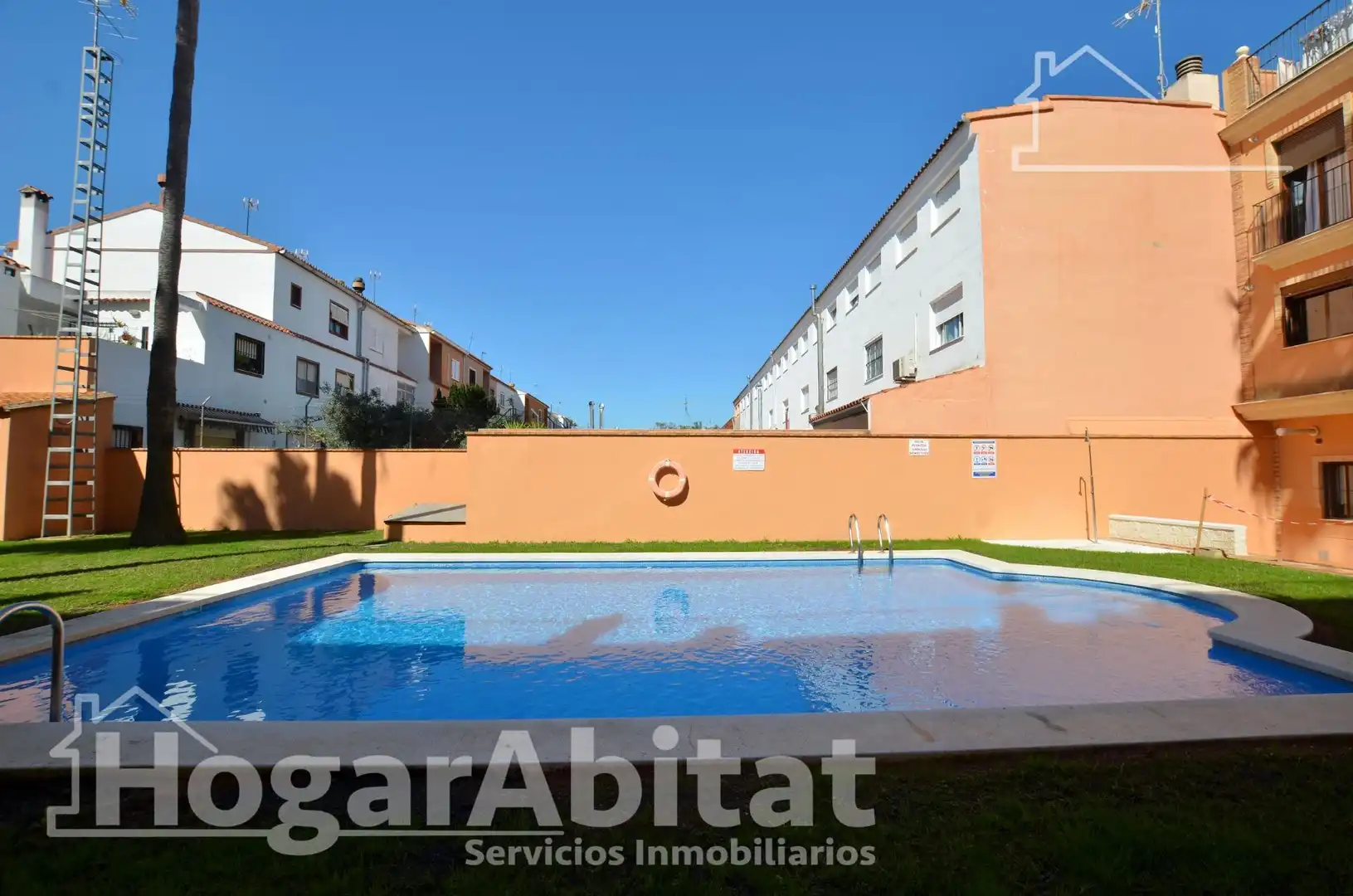 Piscina de Casa adosada en venta en Favara con Terraza, Trastero y Balcón