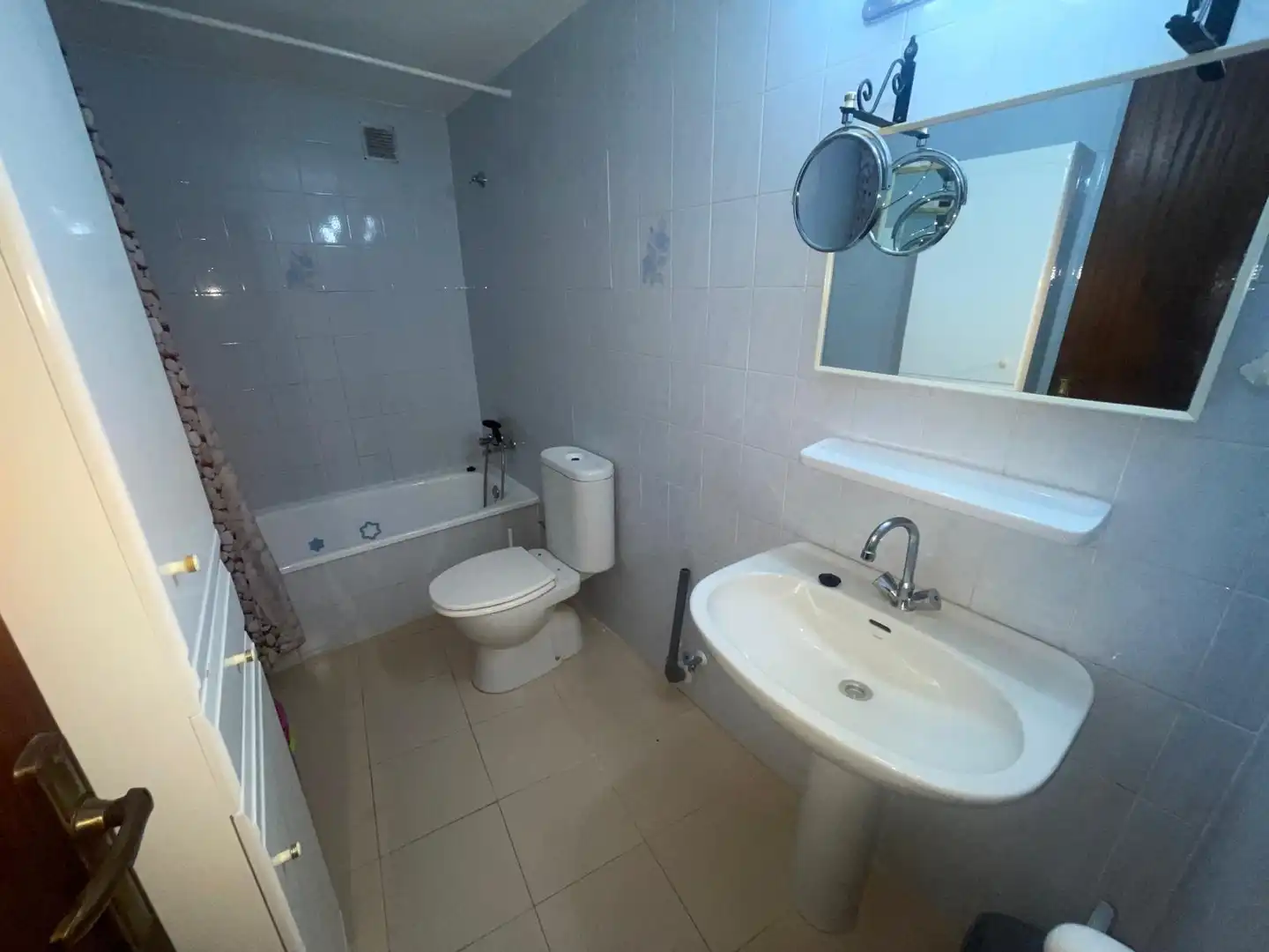 Bany de Apartament en venda en Empuriabrava amb Aire condicionat, Calefacció i Jardí privat