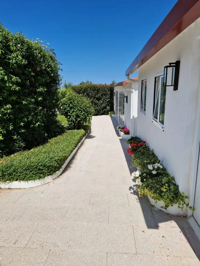 Vista exterior de Casa o xalet en venda en Oleiros amb Calefacció, Jardí privat i Terrassa