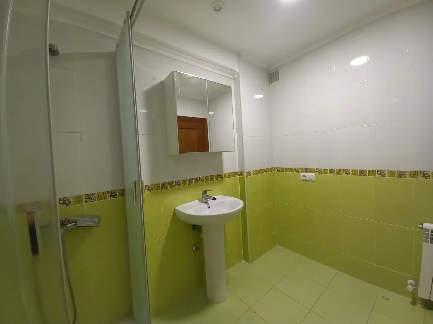Badezimmer von Maisonette zum Verkauf in Castrillón mit Heizung, Ofen und Waschmaschine