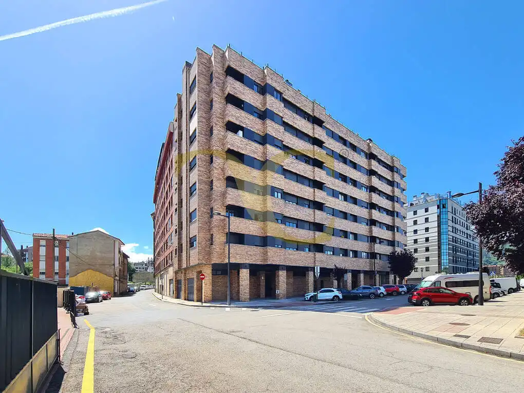 Vista exterior de Piso en venta en Oviedo  con Calefacción, Terraza y Trastero