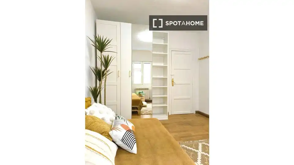 Bedroom of Flat for share in  Pamplona / Iruña  with Air Conditioner, Heating and Terrace