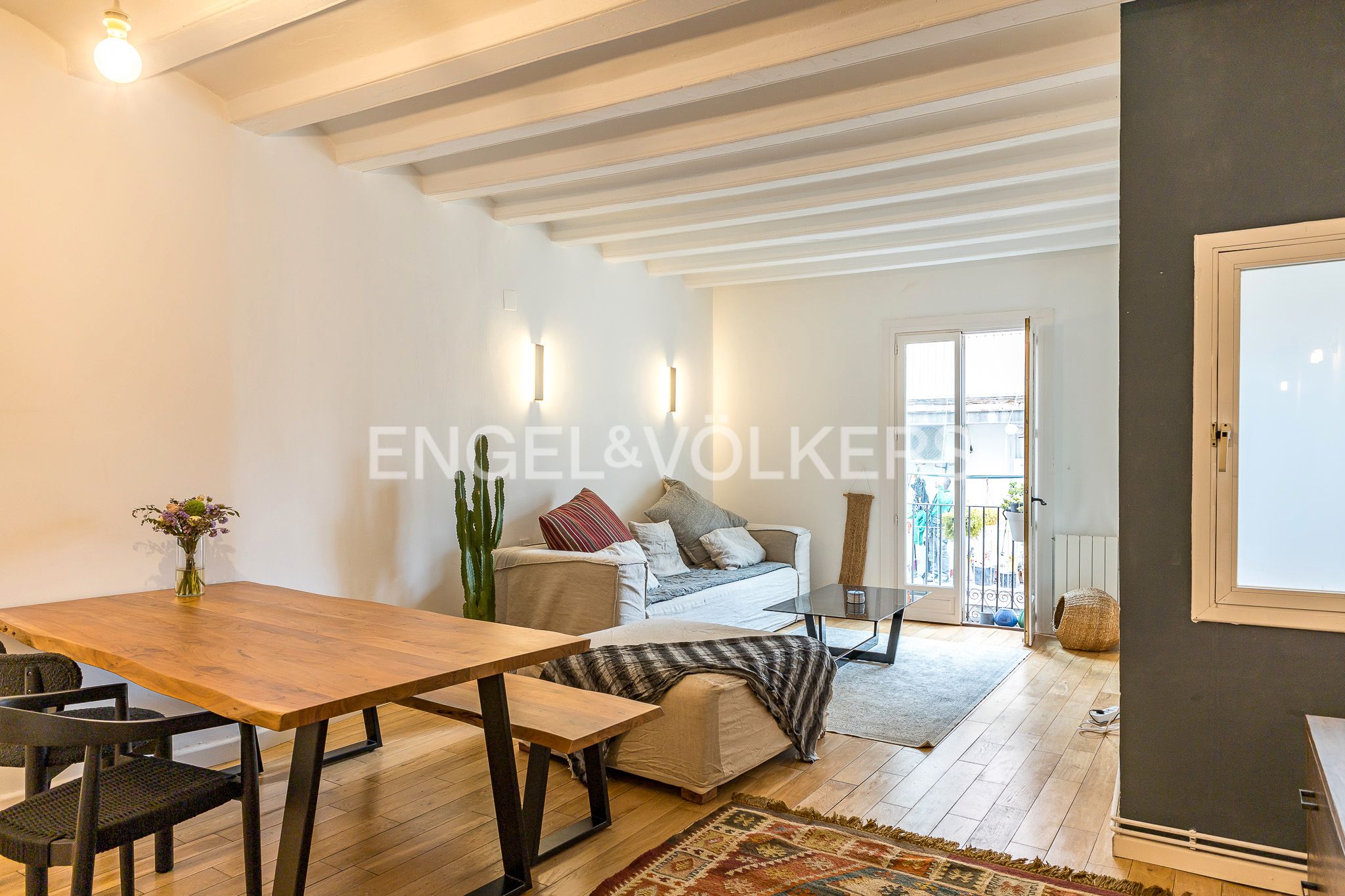 Exterior view of Apartment for sale in  Barcelona Capital  with Air Conditioner, Heating and Parquet flooring