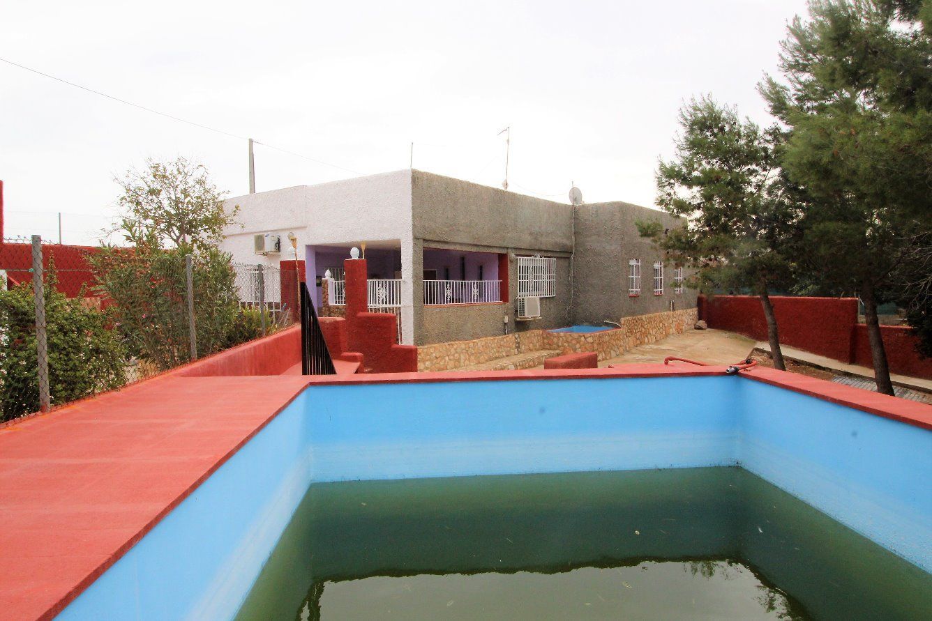 Swimming pool of House or chalet for sale in Real  with Air Conditioner, Private garden and Storage room