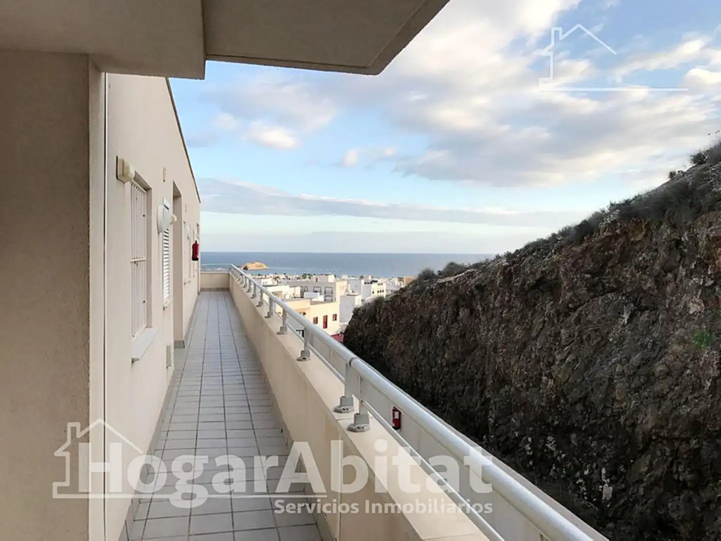Vista exterior de Casa o xalet en venda en Carboneras amb Aire condicionat, Terrassa i Piscina comunitària