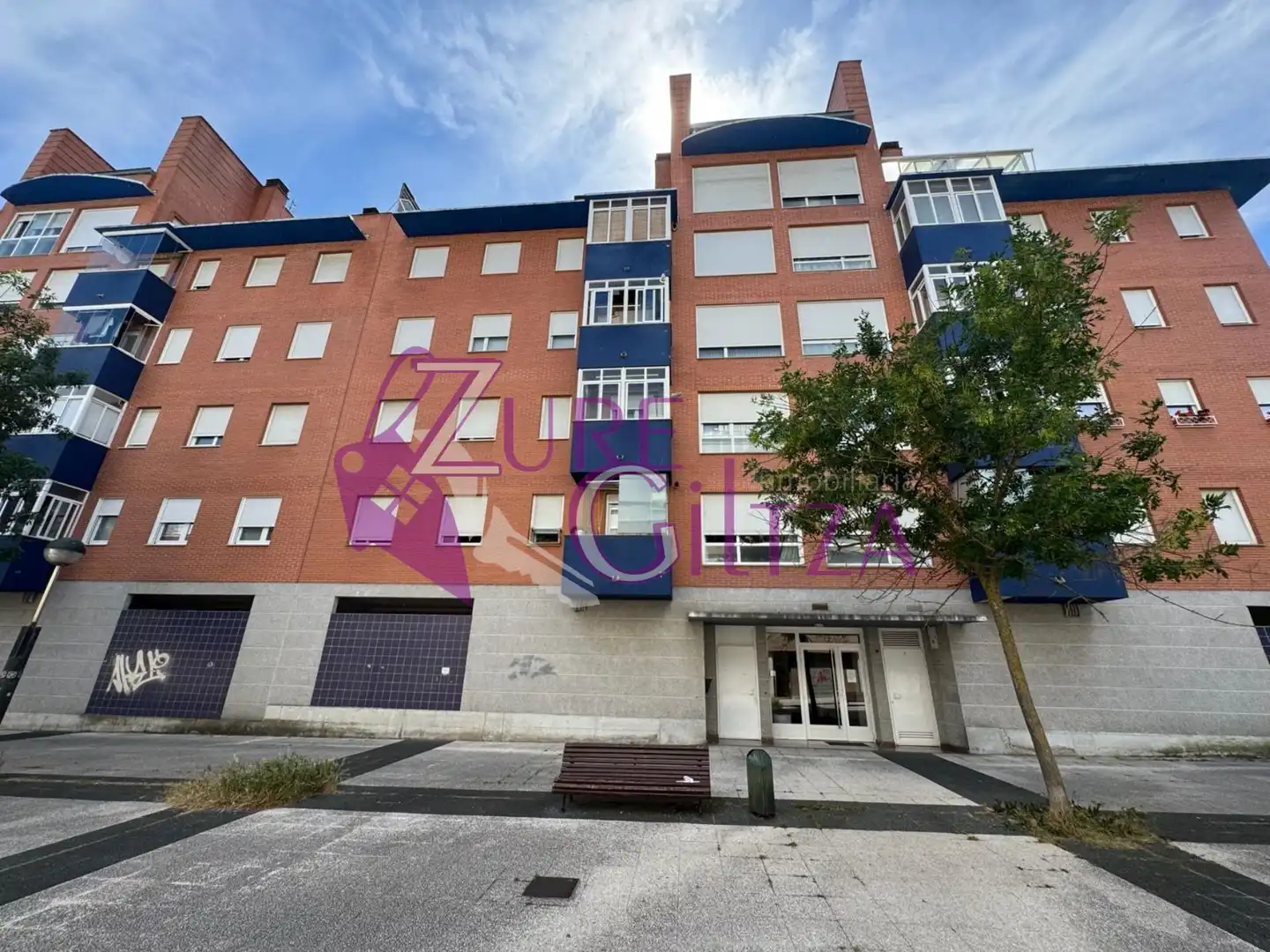 Vista exterior de Pis en venda en Vitoria - Gasteiz amb Calefacció, Traster i Moblat
