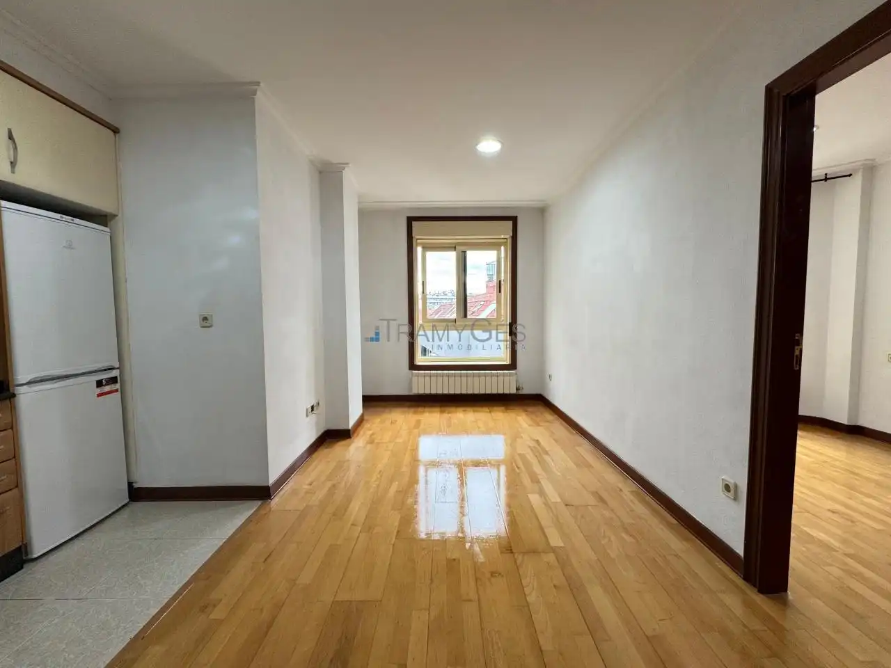 Sala d'estar de Apartament en venda en Vigo  amb Calefacció, Parquet i Traster