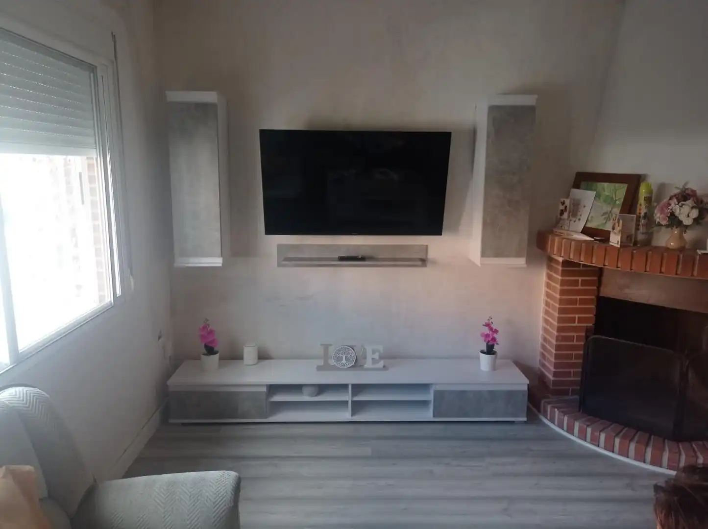 Sala d'estar de Casa adosada en venda en Cedillo del Condado amb Calefacció, Jardí privat i Terrassa